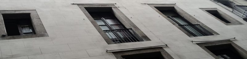 ayuda a la rehabilitación de ventanas en un edificio del centro de barcelona